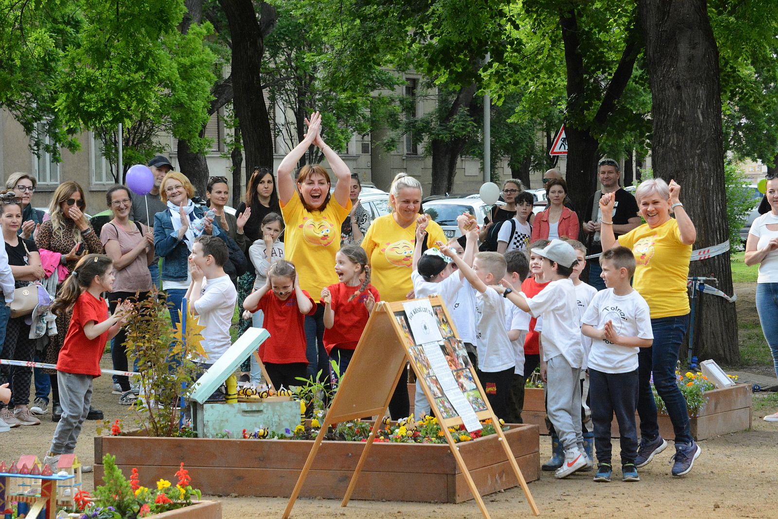 Mesebeli alkotások születtek - két hétig láthatók a Zichy ligetben